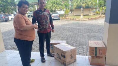 ANDRE POLITIK GROUP SERAHKAN BANTUAN UNTUK KORBAN BANJIR SUMATERA KE DINSOS BABEL,DITERIMA LANGSUNG KADIS DINSOS BABEL